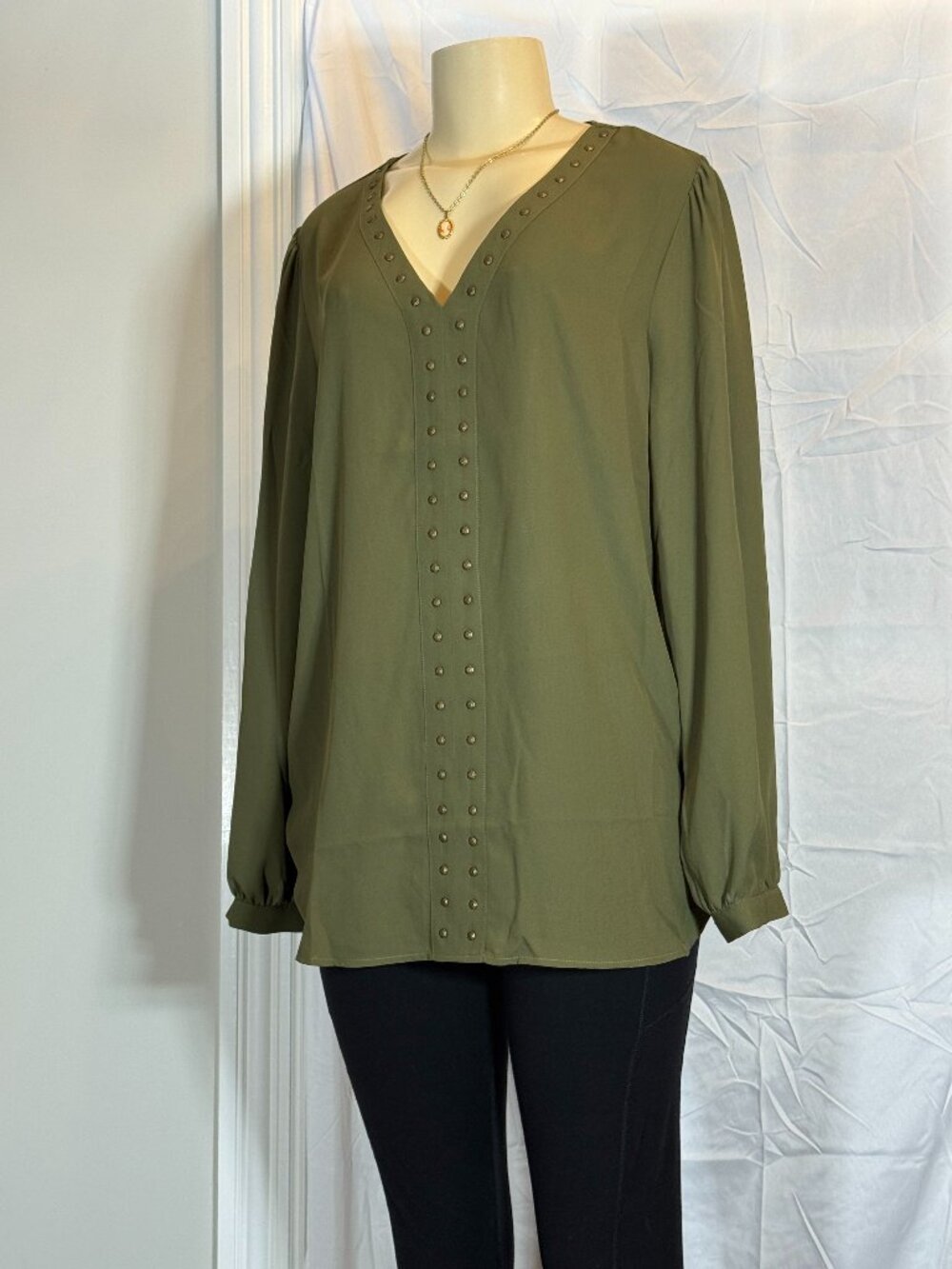 Maurices Green HiLo Long Sleeve Blouse Women's L UEC!